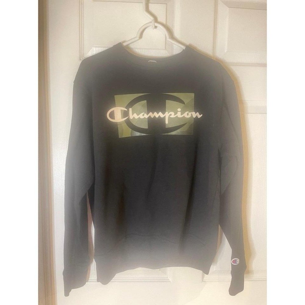 Champion Black w Camo Logo Graphic Crewneck Men's Medium‎ Sweater Top - Picture 4 of 5